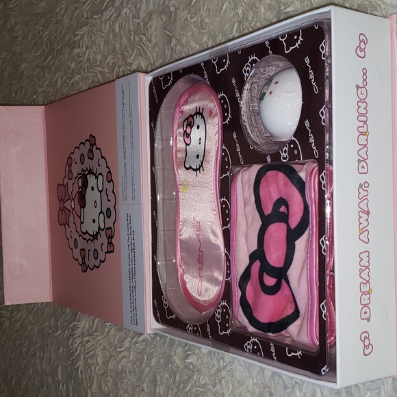Hello Kitty The Creme Shop Cozy Slumber Spa Essentials Set Rose Creme Scented - Picture 6 of 7